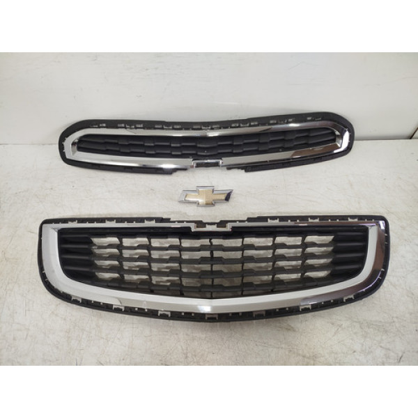 Grade Parachoque Gm Spin 2013 A 2018 Original 25765 Preto Brilhante